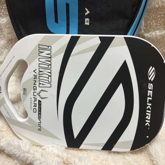 Selkirk Black and white paddle with case. - Picture 3 of 7